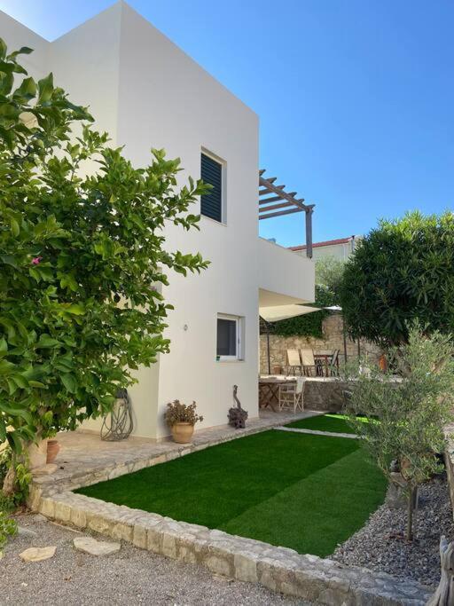 Maison A Cote Lac Proche Mer Fanou House Georgioupoli Exterior photo